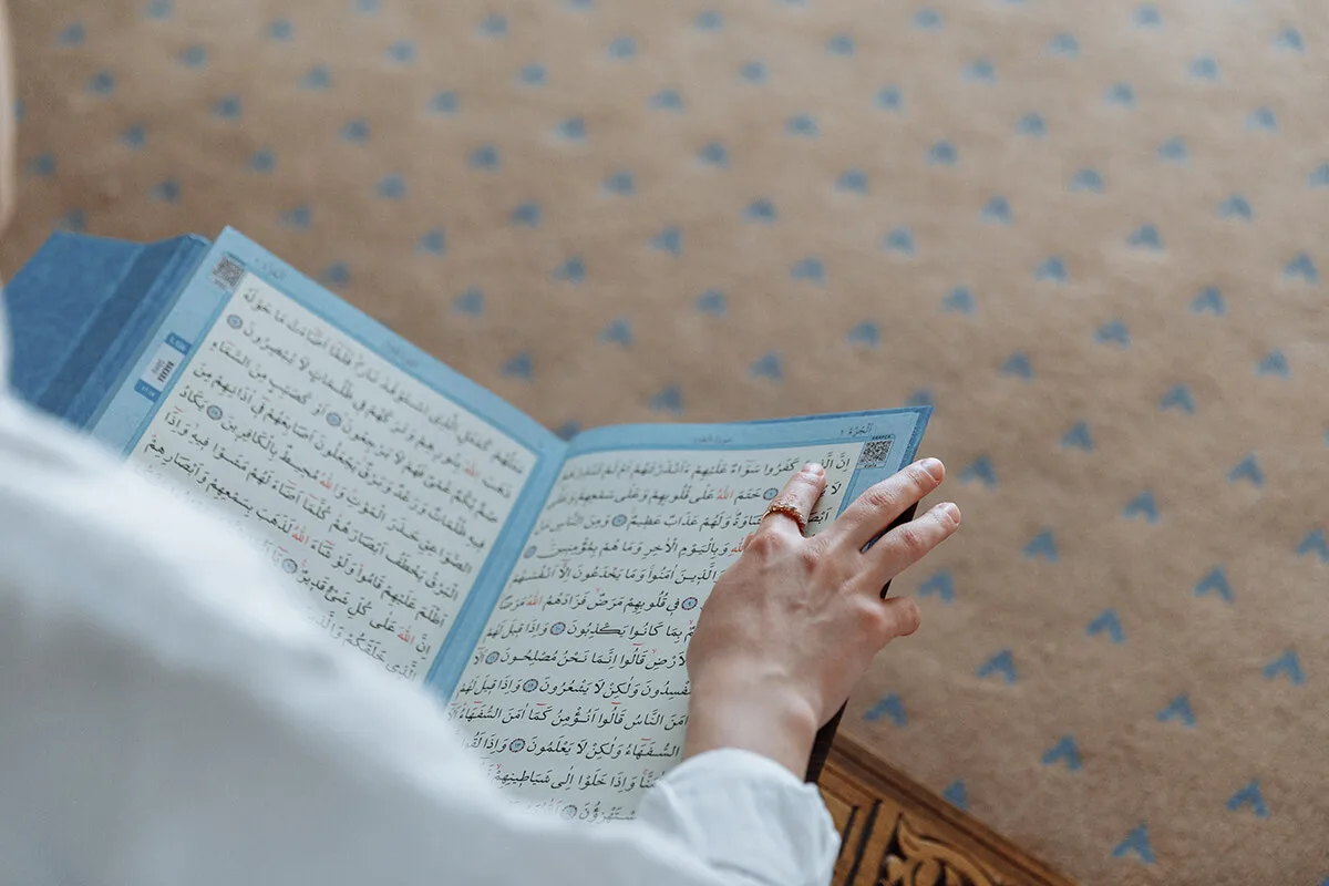 ما هي السور التي يستحب قراءتها يوم الجمعة؟